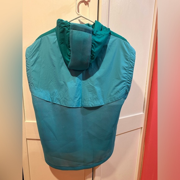 Nike Rain Vest - Picture 2 of 7